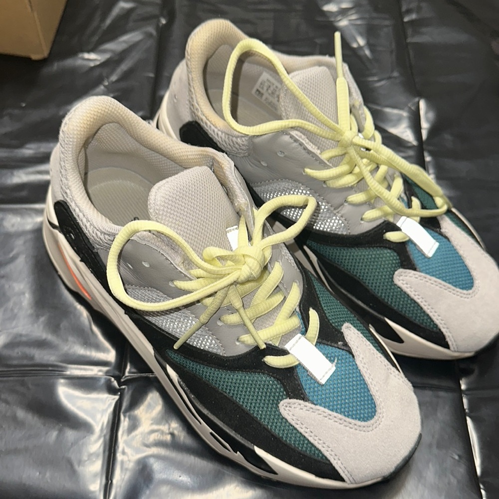 Women’s Yeezy boost sneakers